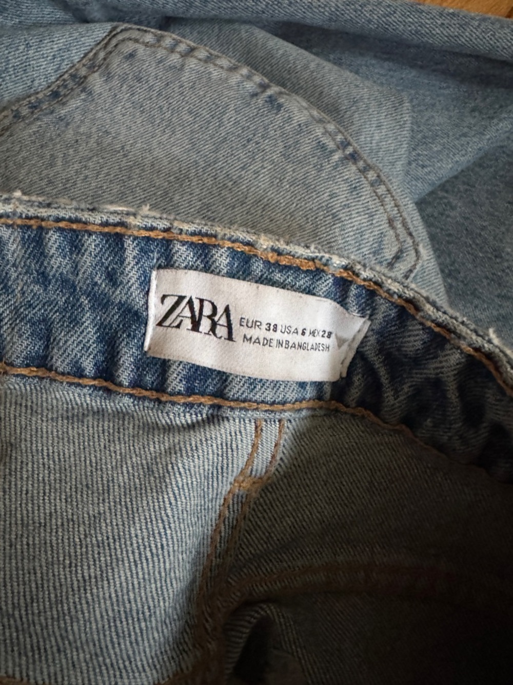 Zara Light Wash High-Rise Straight Leg Mom Jeans - Size 6 - Picture 4 of 7